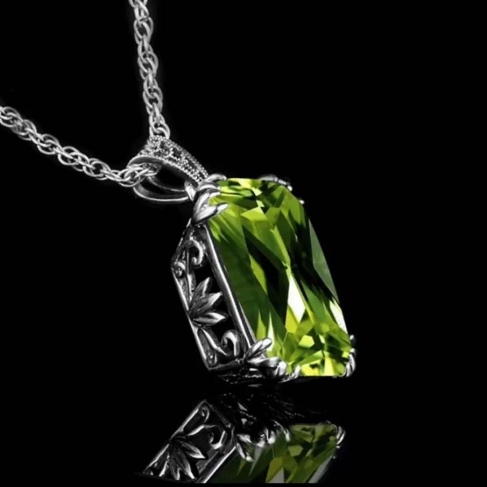 Elegant Green Jewelry Set with Silver Accents